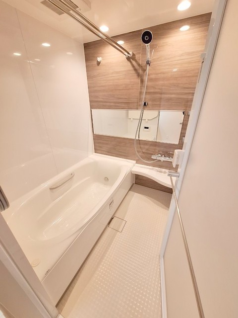 バス・シャワールーム　★浴室乾燥・追い焚き機能付きバス★