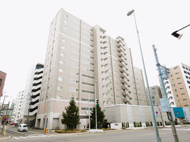 札幌市中央区北一条西のマンションの建物外観