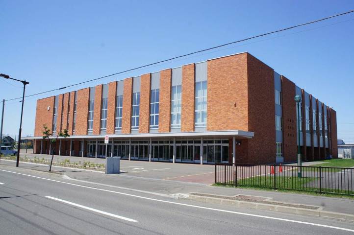 小学校　岩見沢小学校（小学校）まで474m