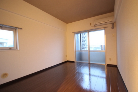 居室・リビング　※別部屋の写真です