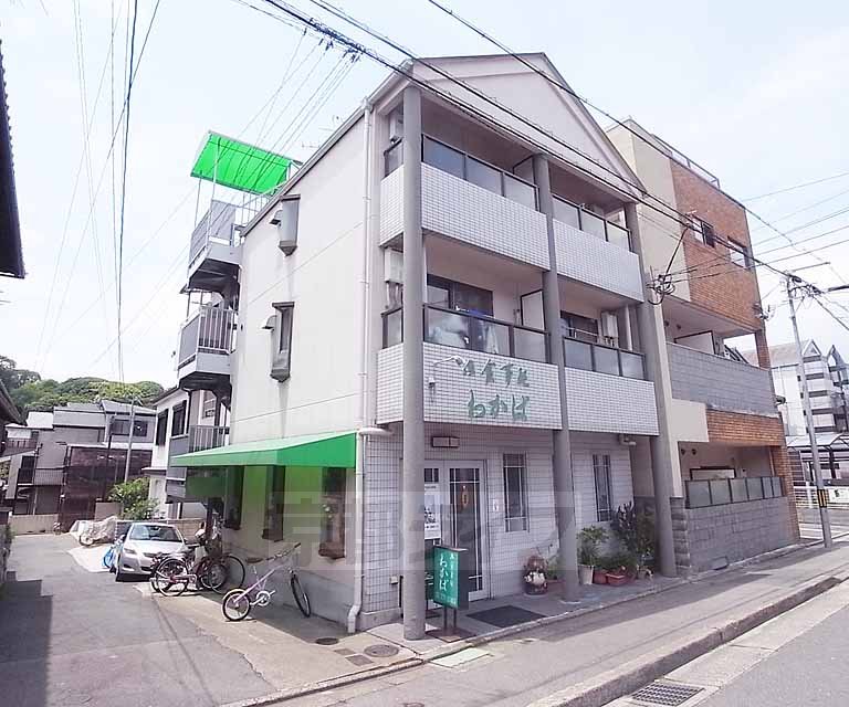 京都市左京区鹿ケ谷西寺ノ前町のマンションの建物外観