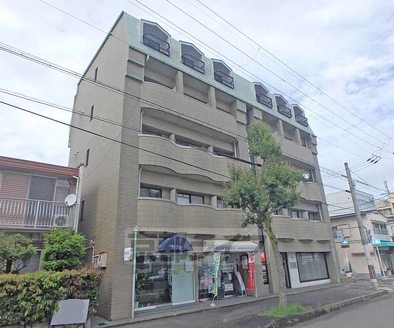 クリヨンの建物外観