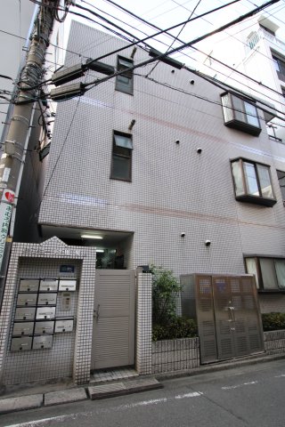 【フローリエ細山IIIの建物外観】