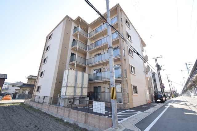 姫路市市之郷のマンションの建物外観