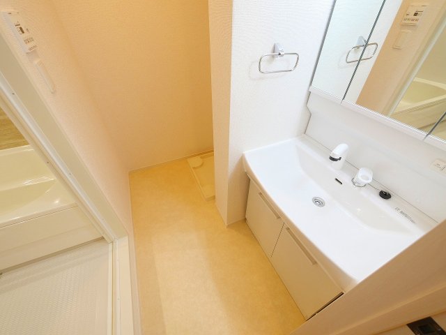 洗面設備　使いやすい洗面所です