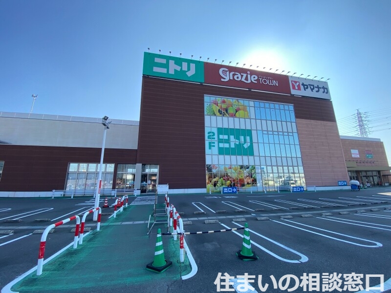 【西尾市熊味町のアパートのスーパー】