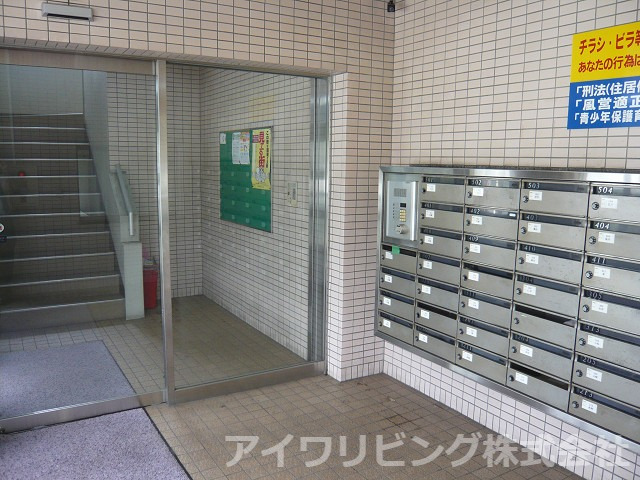 エントランス　【ジュネス桜ヶ丘】