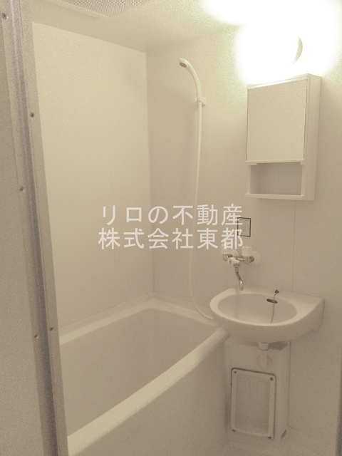 バス・シャワールーム　洗面ボールと一体型のバスルームです♪