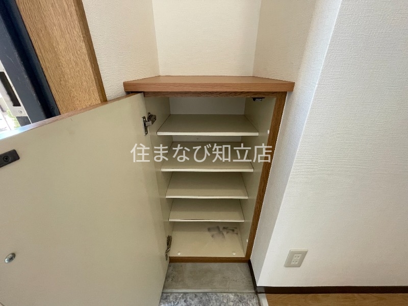 玄関　別部屋写真（反転）