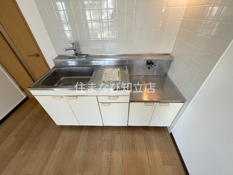 キッチン　別部屋写真（反転）