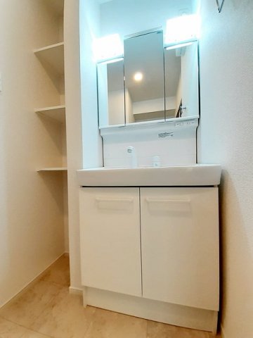 洗面設備　スペースが確保できる洗面所です