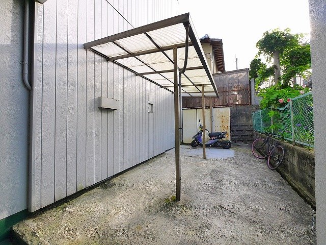 その他共有部分　屋根付きの駐輪場です