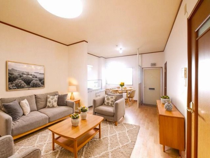 居室・リビング　CGで家具等を配置したもので家具等は含まれません