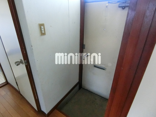 玄関　玄関に靴箱があるので整理整頓が捗りますね。