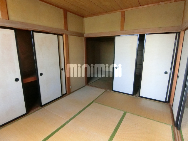 居室・リビング　落ち着いた雰囲気の畳のお部屋です。