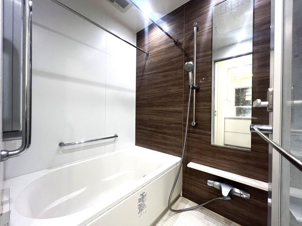 バス・シャワールーム　※別部屋の参考写真です。