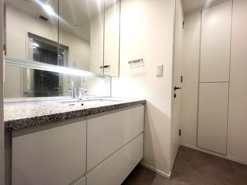 洗面設備　※別部屋の参考写真です。