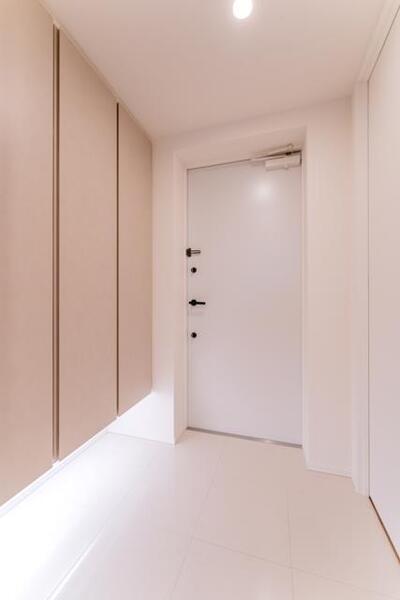 玄関　※別部屋の参考写真です。