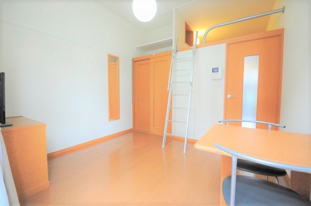 居室・リビング　備品や設備仕様は号室等により異なります現地をご確認下さい。