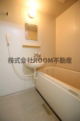 バス・シャワールーム　コンパクトで使いやすいお風呂です