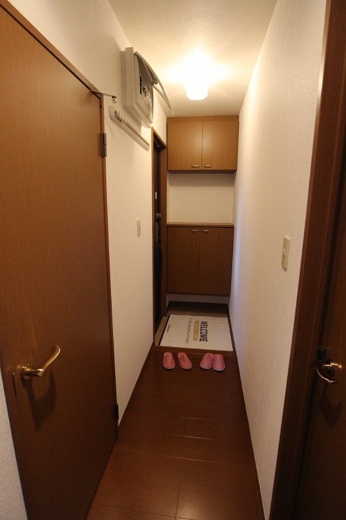 玄関　玄関には大きなシューズボックスがあります。