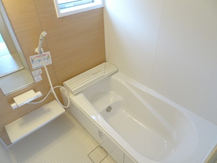 バス・シャワールーム　追い焚き給湯式浴室