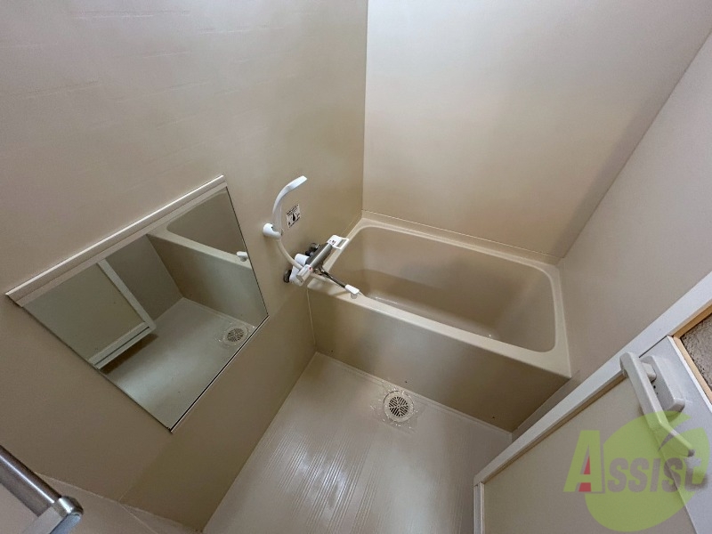 バス・シャワールーム　お風呂になります。一日の疲れを癒してくださいね。