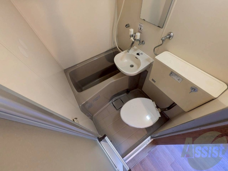 バス・シャワールーム　ユニットバスです。疲れを癒すのに欠かせませんね！