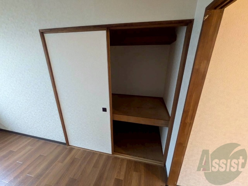 収納　寝室の収納です。物もしまえてお部屋もすっきりしますね。