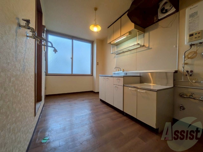 居室・リビング　リビングです。木目のフローリングが落ち着きますね。