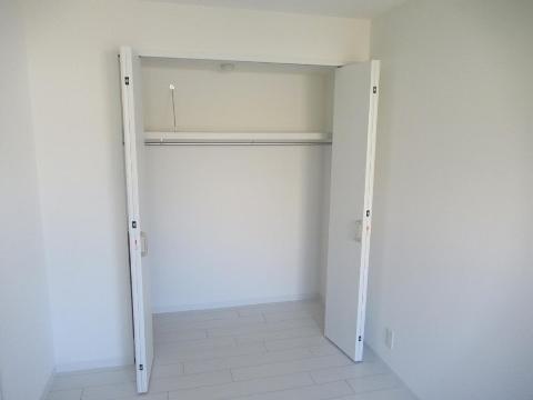 エテルナコート総持寺　収納　クローゼット