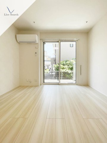 居室・リビング　類似別物件の写真です