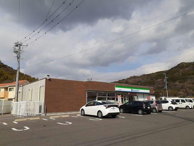 コンビニ　ファミリーマート西尾西幡豆町店（コンビニ）まで353m