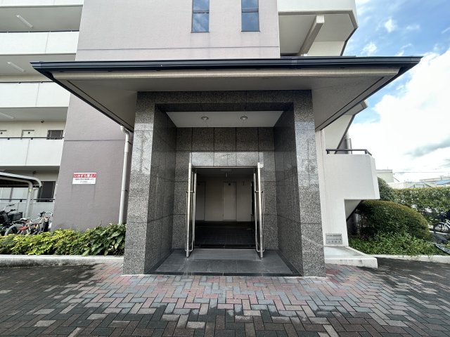 エントランス　ゆとりのあるエントランスです