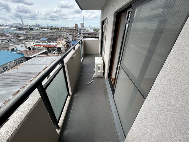 バルコニー　外からの目が気にならないバルコニーで洗濯物が干せます