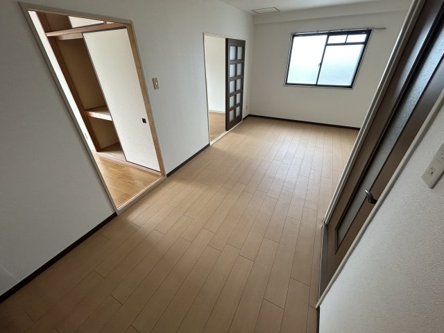 居室・リビング　こちらのリビングで趣味の時間をお楽しみください