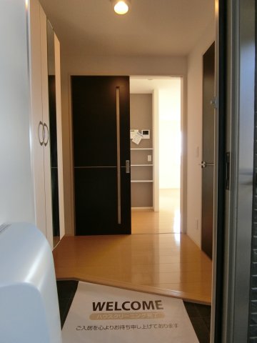 玄関　202号室の写真（イメージ反転タイプ）