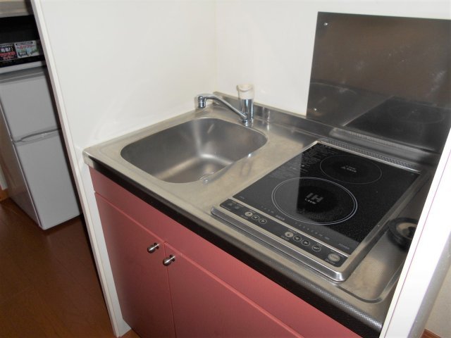 キッチン　コンパクトなキッチンで掃除もラクラク