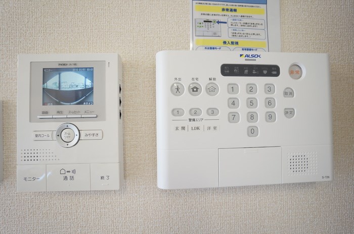 セキュリティ　来客確認が出来るモニター付きインターホン♪