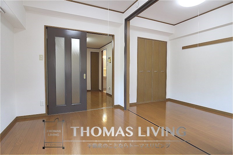 居室・リビング　実際のお写真を準備中の為、別タイプのお部屋のお写真です。