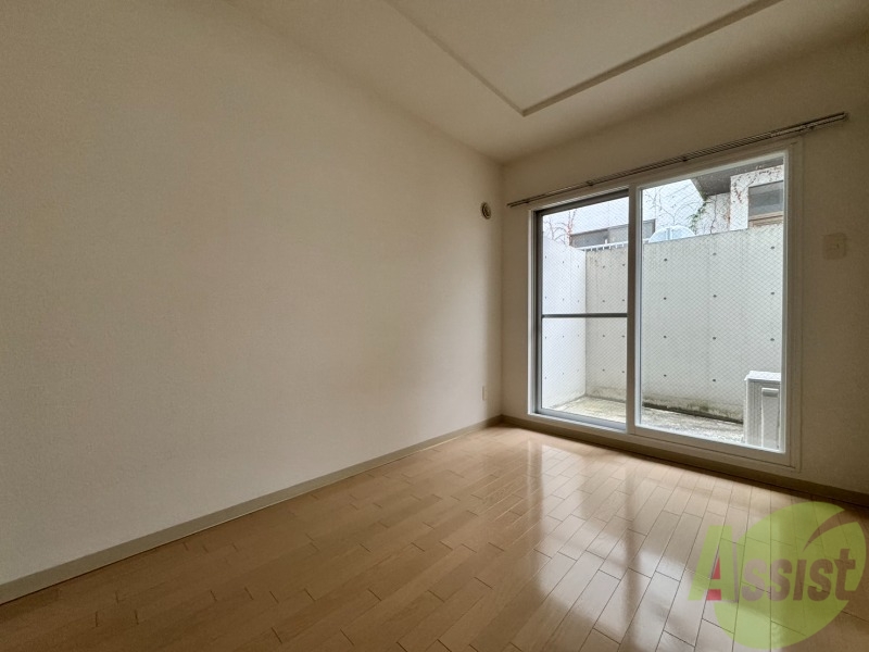 その他部屋・スペース　戸を閉めるとリビングと区切られた寝室にすることができますよ。