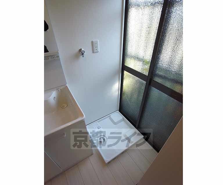 その他設備　室内に洗濯機置けます。