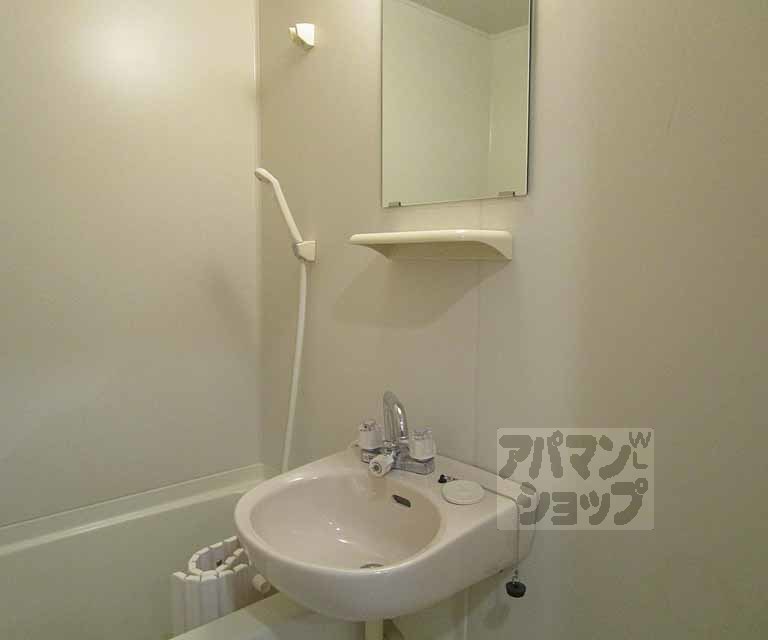 洗面設備　３０１号室の写真です。