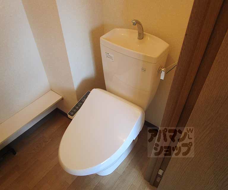 トイレ　３０１号室の写真です。