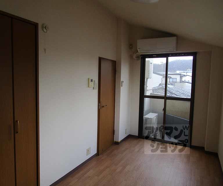 居室・リビング　３０１号室の写真です。