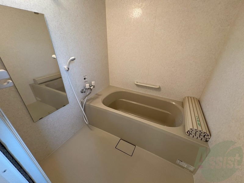 バス・シャワールーム　お風呂になります。一日の疲れを癒してくださいね。