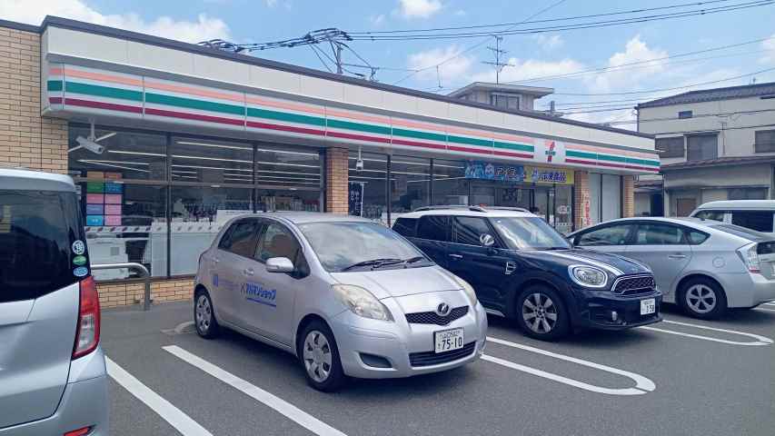 コンビニ　セブン－イレブン博多南八幡町店（コンビニ）まで215m