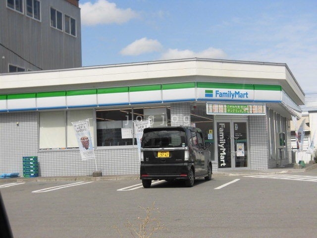 コンビニ　ファミリーマート岩見沢東2丁目店（コンビニ）まで787m