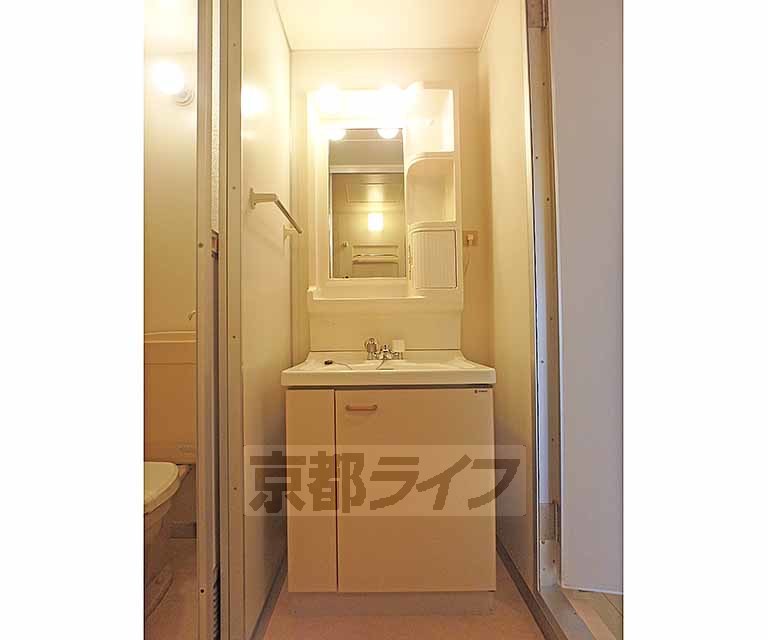 洗面設備　独立洗面台です。