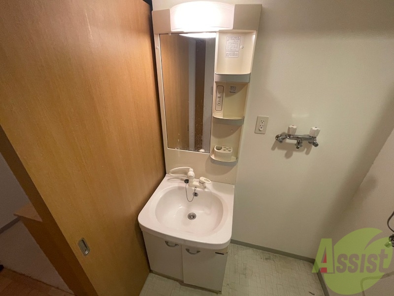 洗面設備　洗面台はこちら。身支度はここでばっちりですね。